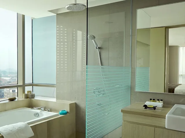 غرفة بريميير بسرير كينج وسريرين كوين بـ3 غرف نوم، Fraser Residence Menteng Jakarta 1/1
