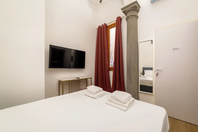 غرفة ديلوكس بسرير كوين بجاكوزي، Residenza D'epoca Galleria L'accademia 1/7