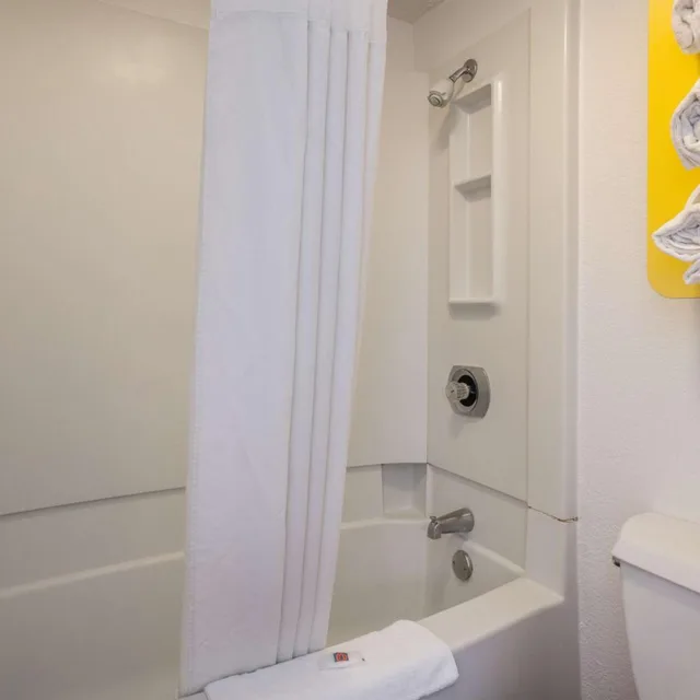 غرفة رباعية بسرير مزدوج، Motel6 Prospect Heights, IL 7/7