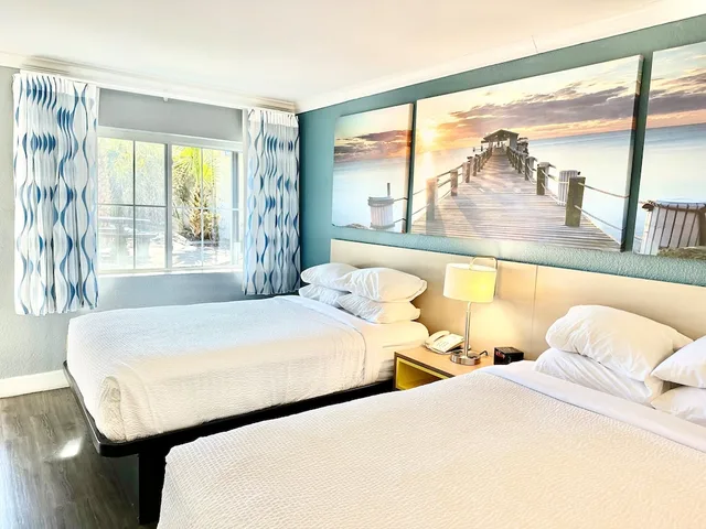 غرفة قياسية بسريرين مزدوجين، Days Inn By Wyndham Pensacola - Historic Downtown 1/4