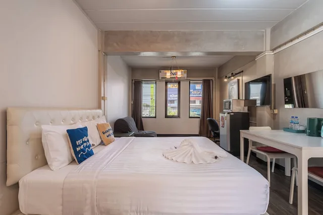 Deluxe, King Bed, City View, Bkk39 Airport hotel 1/10