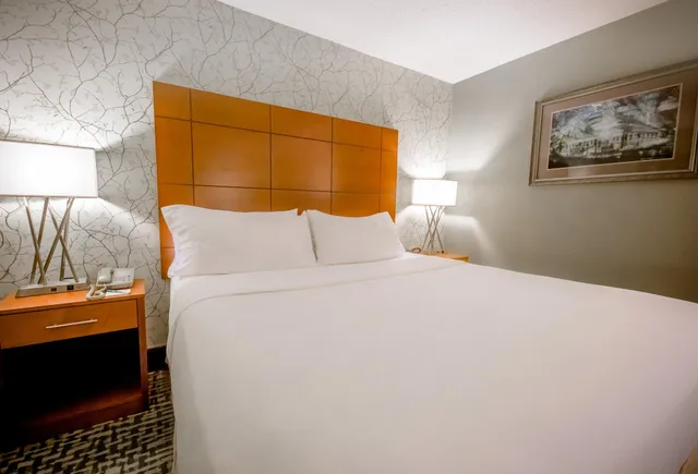 Room, 2 Queen Beds, Holiday Inn Raleigh Downtown 3/4