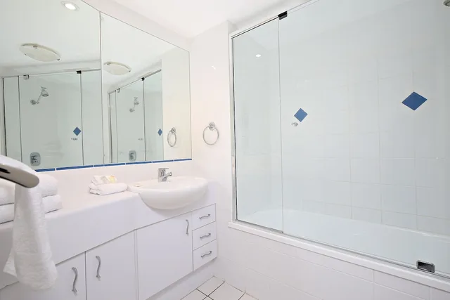 3 Bedrooms, Apartment, 2 Queen and Twin Beds, Water Front، Watermark Resort 5/5