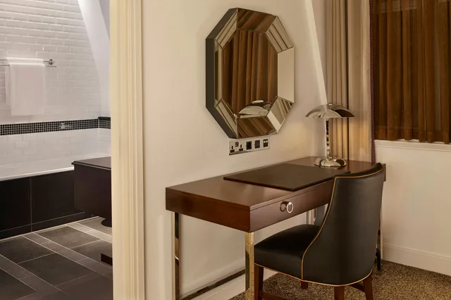Room, Double Bed, SHERATON GRAND LONDON PARK LANE 3/3
