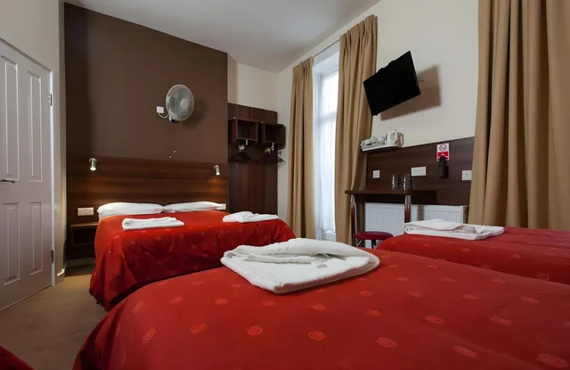 غرفة عائلية بحمام خاص، Marble Arch Inn 1/3