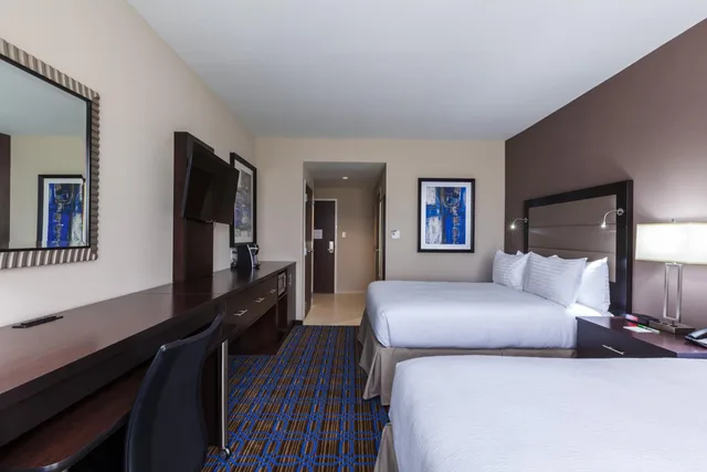 غرفة رباعية بسريرين كوين بحوض استحمام لذوي الإعاقة، Hilton Garden Inn The Colony Dallas 2/9