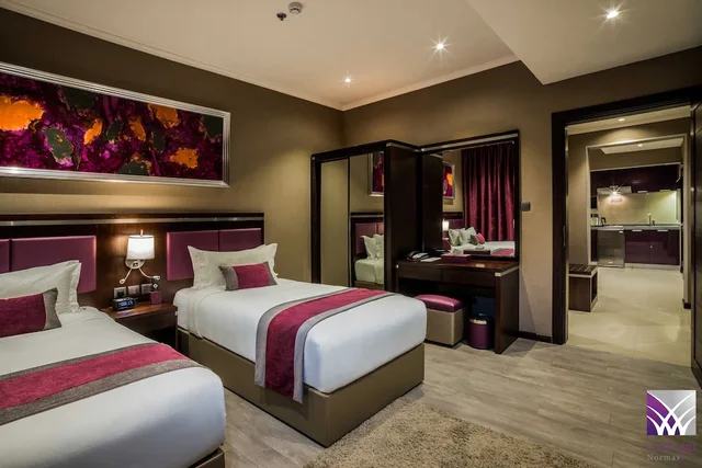 جناح تنفيذي بسرير كينج وسريرين منفصلين بغرفتي نوم، فندق نورماس(Normas Hotel) 6/8