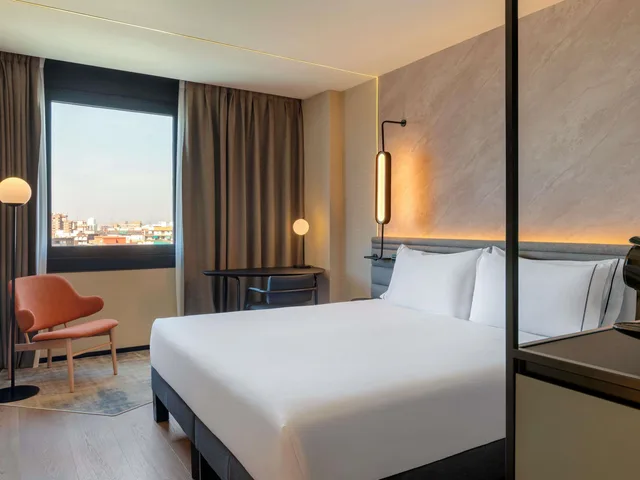 غرفة تنفيذية بسرير مزدوج مع أريكة، Novotel Valencia Lavant 5/10