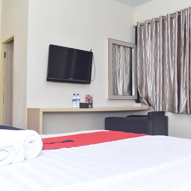 غرفة ديلوكس، RedDoorz Plus near Sultan Hasanuddin Airport 7/10
