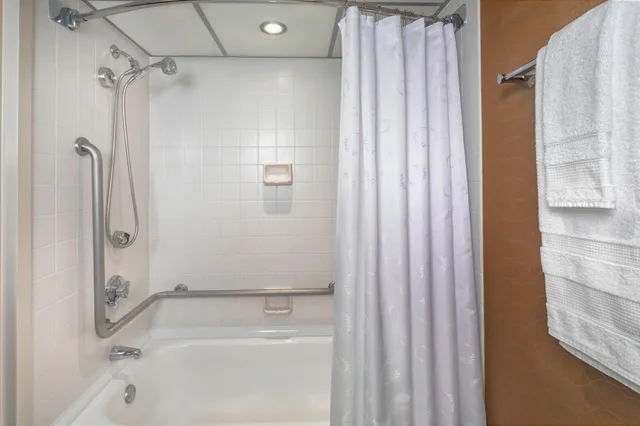 غرفة تقليدية بسرير كينج، Sheraton Imperial Hotel Raleigh-Durham Airport at Research Triangle Park 9/10