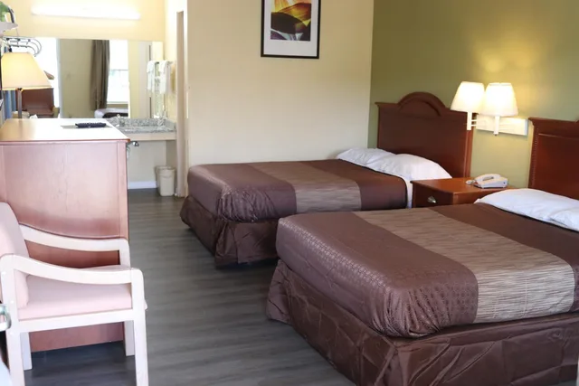 غرفة بسريرين مزدوجين، Woodstream Inn 1/2