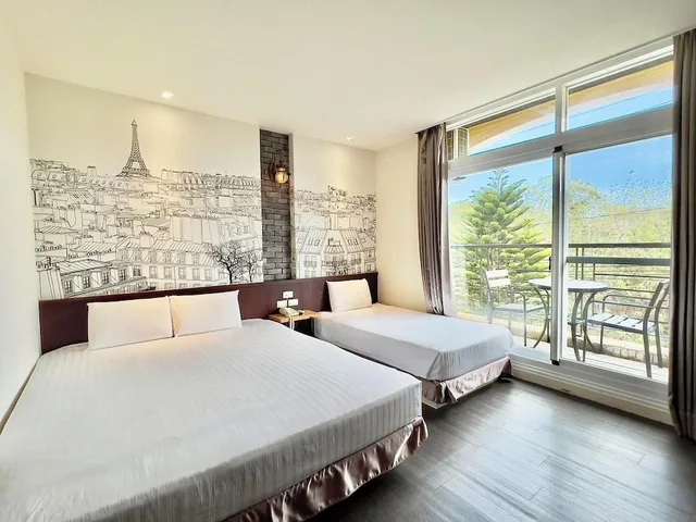 غرفة كومفورت ثلاثية بسريرين مزدوجين بشرفة، Martin Wales Hotel Kenting 1/2