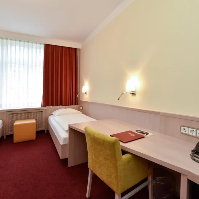 غرفة بسريرين منفصلين، City Partner Hotel Adria 6/10