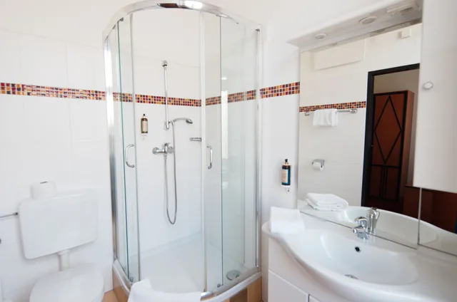 غرفة كومفورت بسرير كوين، HOTEL DREI KRONEN VIENNA CITY 7/10