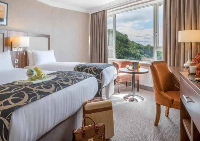 غرفة ديلوكس ثلاثية، Clayton Hotel Liffey Valley 1/1