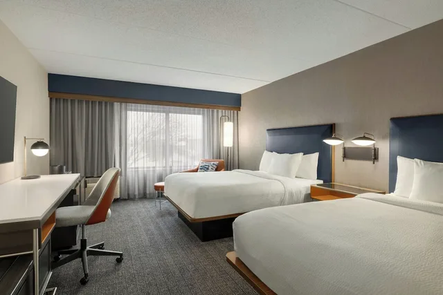 Room, 2 Queen Beds, Sofa, Courtyard By Marriott Kokomo 1/5