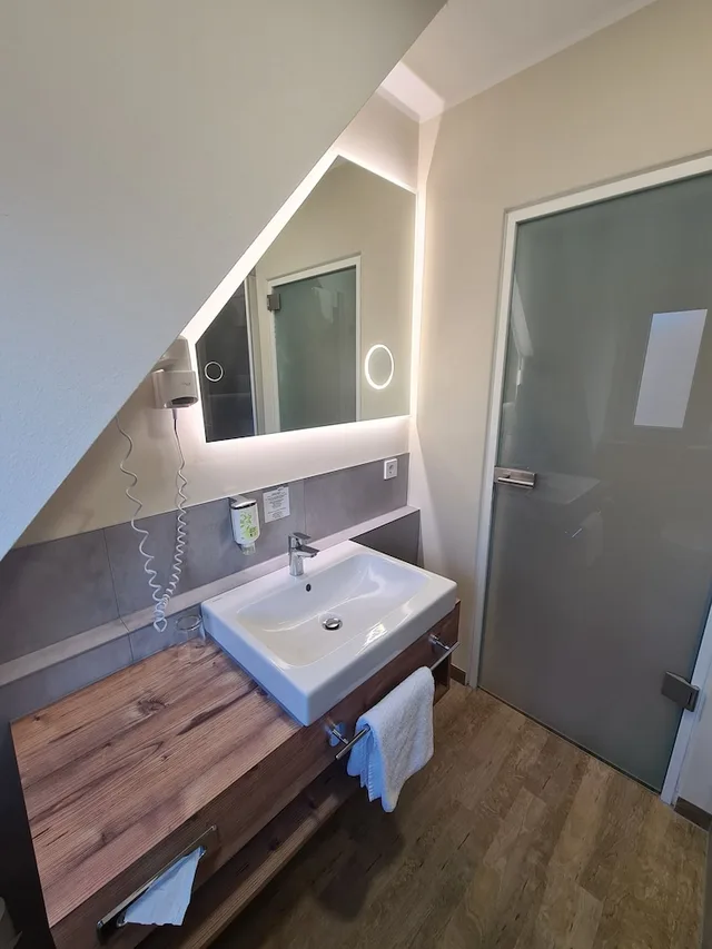 غرفة مفردة بسرير مزدوج في الملحق، Stadthotel Engel 10/10