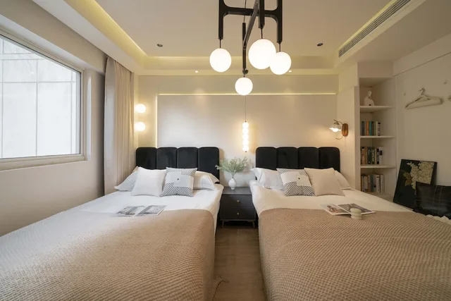 2 Bedrooms, Senior, Apartment, 1 Queen and 2 Double Beds, Bathtub, Book and Bed-People's Square 4/10