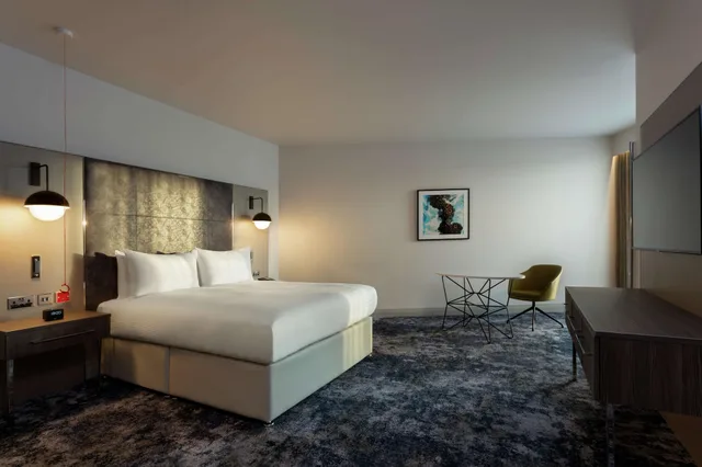غرفة قياسية بسرير كوين لذوي الإعاقة، Hilton Aberdeen TECA 1/2