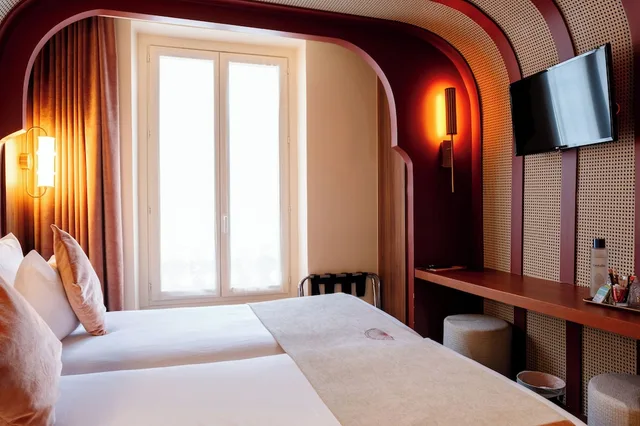 غرفة بسريرين منفصلين بشرفة، Hotel Sacha 8/10