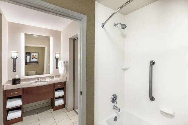 جناح بسريرين كينج بغرفتي نوم مع أريكة، Homewood Suites By Hilton Shreveport 4/4