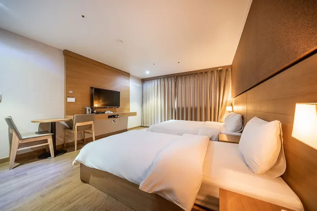 غرفة ديلوكس بسرير مزدوج وسرير فردي، Stella Maris Hotel 1/5