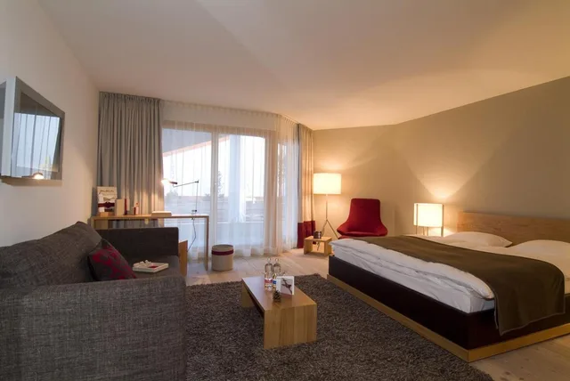 غرفة سوبيريور بسرير مزدوج بشرفة، Hotel Schweizerhof Lenzerheide 1/5