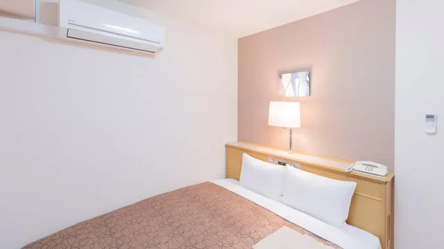 غرفة قياسية بسرير مزدوج في المبنى الرئيسي للمدخنين، Sunny Stone Hotel 1/1