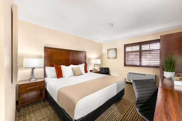 Standard, King Bed, Accessible, Ellis Island Hotel Casino & Brewery 1/9