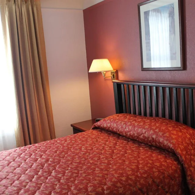 Petite، James Bay Inn Hotel Suites Cottage 5/5