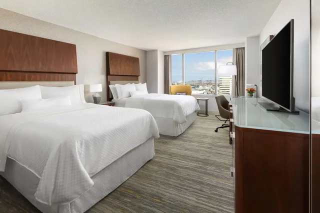 غرفة بريميوم رباعية، Westin Long Beach 2/5