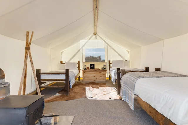 Safari, 3 Beds, Shared Bathroom، Grand Canyon Under Canvas 2/4