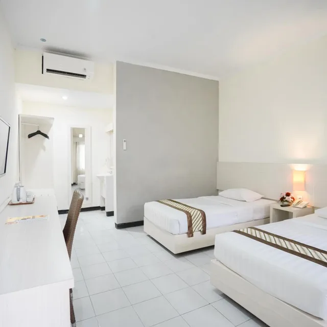 غرفة ديلوكس بسريرين منفصلين، Cakra Kusuma Hotel 2/5