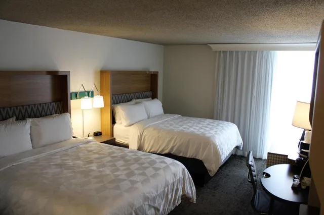 غرفة بسريرين منفصلين لذوي الإعاقة، Holiday Inn Grand Haven-Spring Lake, an IHG Hotel 1/1