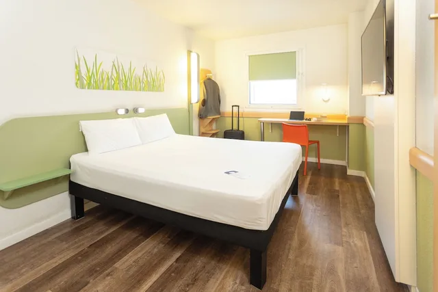 Classic, Double Bed, ibis budget Valencia Aeropuerto 2/6