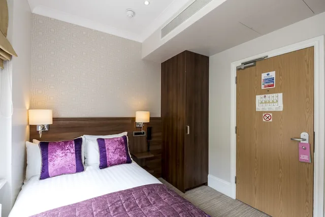 Semi Basement, Double Bed، London House Hotel 6/10