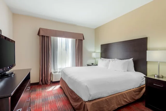 جناح بسرير كينج وسريرين منفصلين مع أريكة، Best Western Plus Red Deer Inn and Suites 2/7