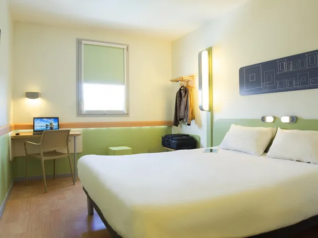 غرفة بسرير مزدوج وسرير فردي، Ibis Budget Valence Sud 2/7