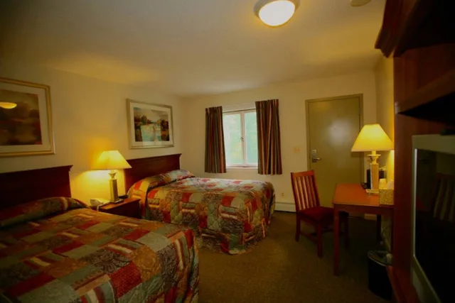جناح عائلي اقتصادي، The Upper Pass Lodge at Magic Mountain 1/2