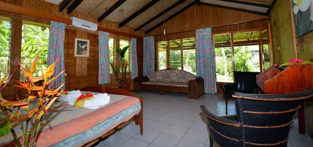 غرفة بسرير مزدوج بحمام خاص، Maravu Taveuni Lodge 1/2