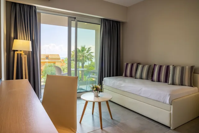 Family, Double Bed, Sofa, Cnic Gemini Hotel 2/2
