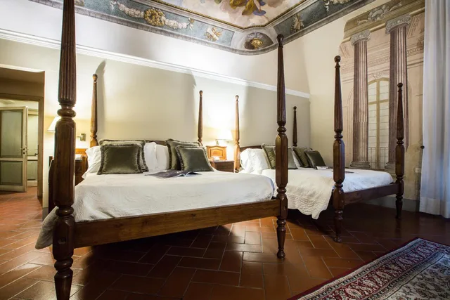 جناح جونيور، Hotel Burchianti 9/10
