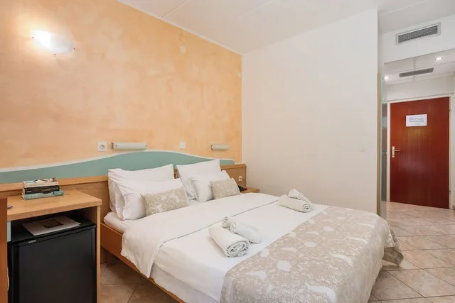 Economy, Queen Bed, Hill View، Hotel Mimosa - Lido Palace 1/8