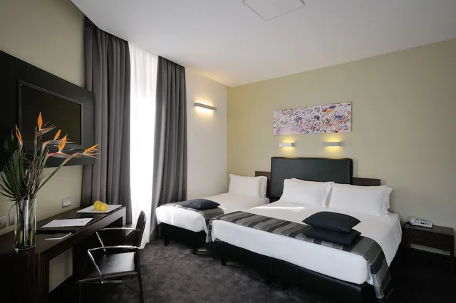 غرفة ثلاثية بسرير فردي وسرير كوين، Hotel Trevi Collection 5/8