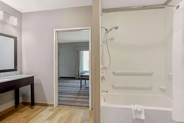 غرفة بسريرين كوين لذوي الإعاقة، La Quinta Inn Suites Paducah 4/4
