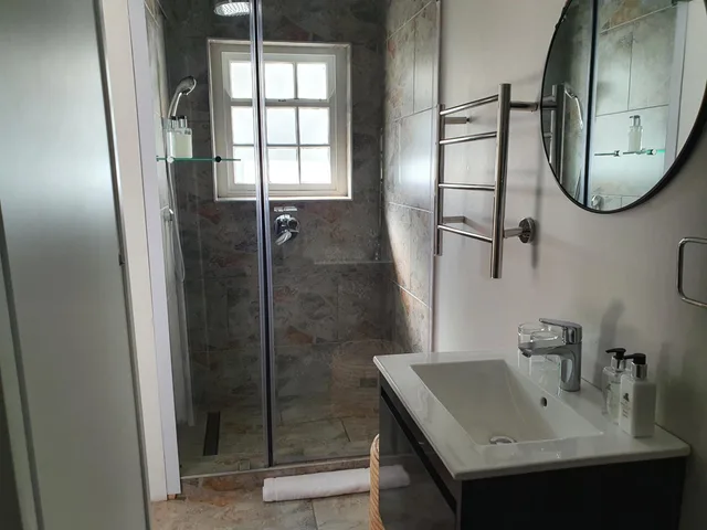غرفة قياسية بسرير مزدوج أو سريرين منفصلين، Wild Olive Guest House 7/8