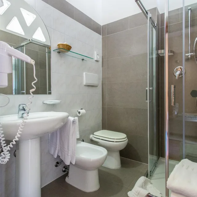 غرفة مفردة، HOTEL BENINI 6/7