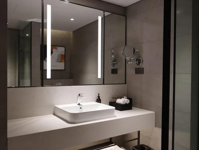 غرفة ديلوكس بسرير كينج وسرير فردي بغرفتي نوم، Fraser Residence Hanoi 5/10
