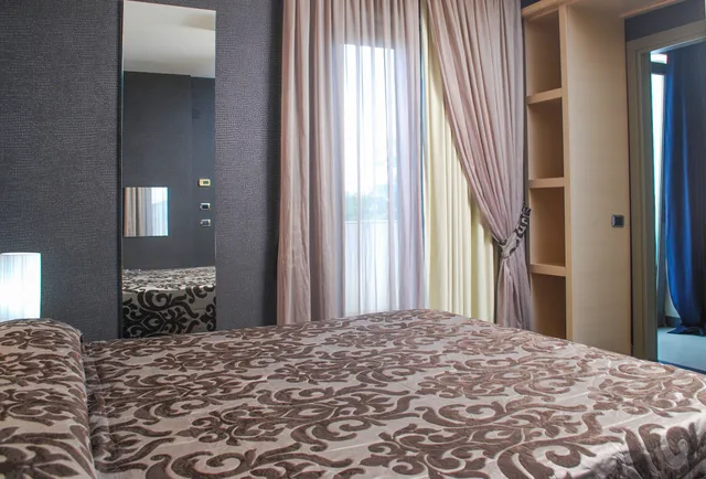 غرفة عائلية رباعية بسرير مزدوج وسريرين منفصلين، Hotel Premiere 2/7