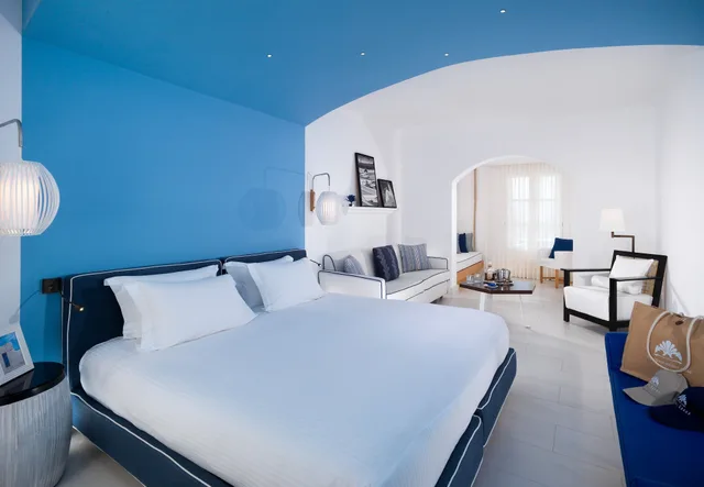 غرفة بريميوم بسرير كينج بإطلالة على البحر بحوض جاكوزي، Mykonos Grand Hotel and Resort 1/2